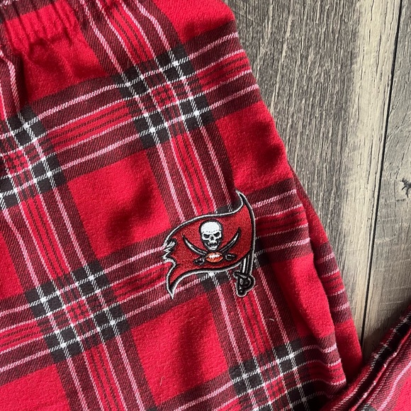 🏈♥️😴NFL Tampa Bay Buccaneers Woman’s PJ Bottoms Size Large - Picture 2 of 6